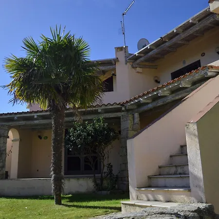In Near Beaches * Cannigione